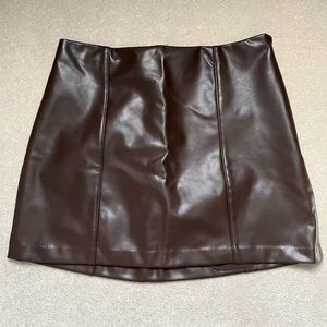 ABERCROMBIE - VEGAN LEATHER MINI SKORT BROWN